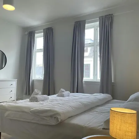 And Spacious For 4 * إيسبيرغ