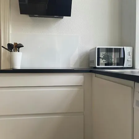 And Spacious For 4 * إيسبيرغ