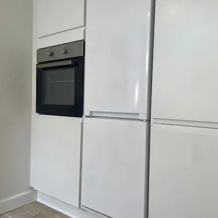 And Spacious For 4 شقة